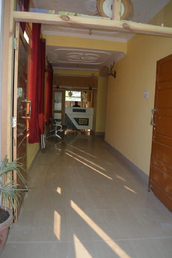 Nice One Palace Srīnagar Exterior foto